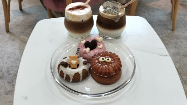 オレオ・薬菓ドナンシェ&黒ゴマラテ